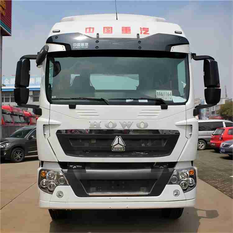Xe tải hạng nặng howo t5g máy kéo